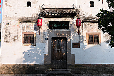 榴莲黄片：榴莲珍宝揭秘：热带果实中的黄金果肉，营养美味引关注
