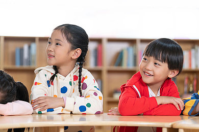 婷婷五月开心：五月阳光女孩婷婷：公益活动见证成长，网络热议传递正能量-5