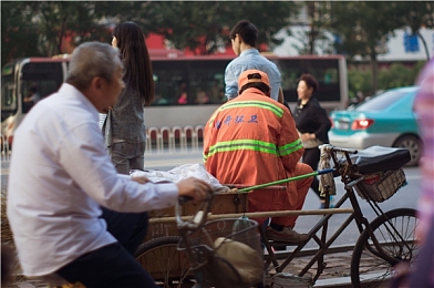 外国Sm虐导尿：探寻SM极限：惊悚导尿背后的心理快感与情感纽带