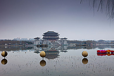 Tom影院：光影穿梭：青春记忆中的电影奇幻之旅-1