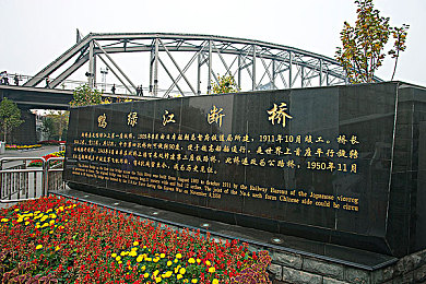 黄色下载3.03：悬疑探险游戏深度解析：揭秘像素风神秘大作，攻略与评论全收录-1