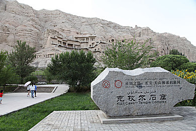 黑料不打烊最新地址：网络迷雾追踪者：揭秘信息海洋的道德暗流