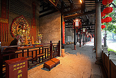 十七农民工和雨薇：雨中同行，薇伴快乐时光，农民工的温馨家园-2