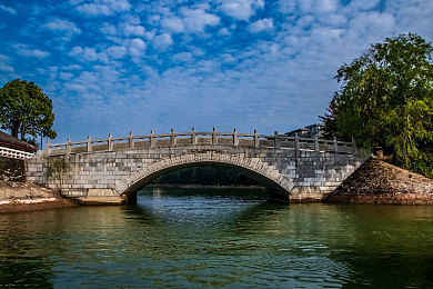 榴莲黄片：榴莲珍宝揭秘：热带果实中的黄金果肉，营养美味引关注-2