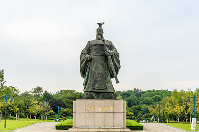 老师的胸好大好软：温馨怀抱，梦想启航——小镇师生情缘之旅