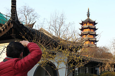 扒掉小男生裤子玩jiji：“校园之痛：一堂课见证人性阴暗，社会共筑阳光防线”-2