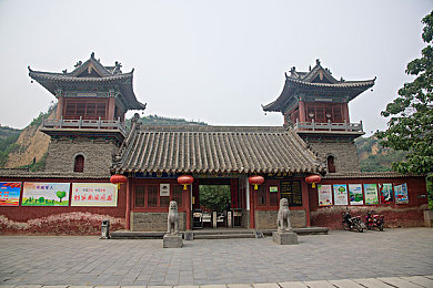 无翼乌之触手侵犯本子库全彩图片：揭秘悬疑探险游戏：探秘乌鸦森林，解锁触手之谜攻略全解析-3