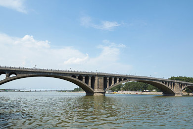 网站跳转接口点击进入：智能互联技术革新，一键跳转开启高效便捷互联网新篇章，引领行业发展新趋势-2