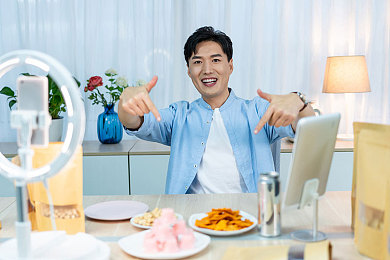 老师穿丝袜用脚刺激我：丝袜教师行为引发伦理争议，教育道德底线再受拷问-4