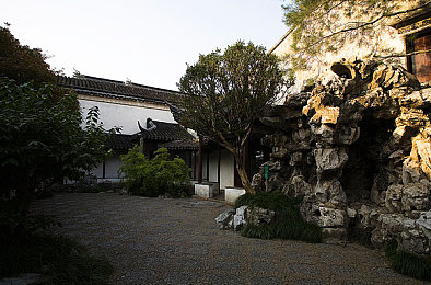 三上悠亚的色情成人裸体电影：日本女艺人三上悠亚涉色情电影风波，娱乐圈道德底线引热议-3
