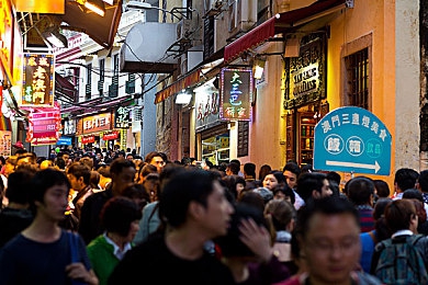 tiktok国际版色板黄：“色彩魔法，全球瞩目：揭秘TikTok国际版视觉盛宴的秘密魅力”-3